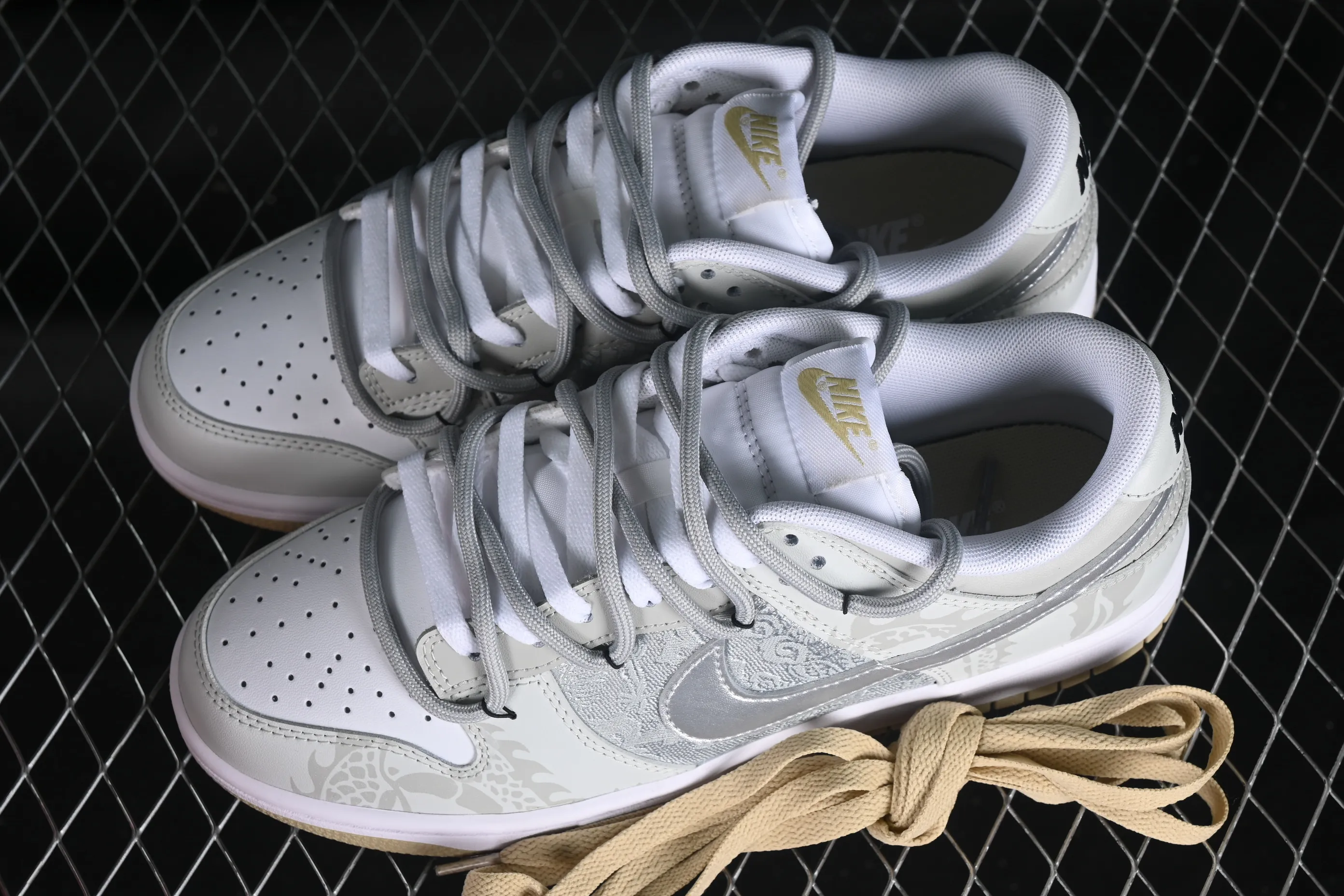All categories Nk SB Dunk series Nk SB Dunk Low low-top sneakers Nk Dunk Low Year of the Dragon limited edition Yinlong silk patch SB strap low-top casual sneakers DV0833-100